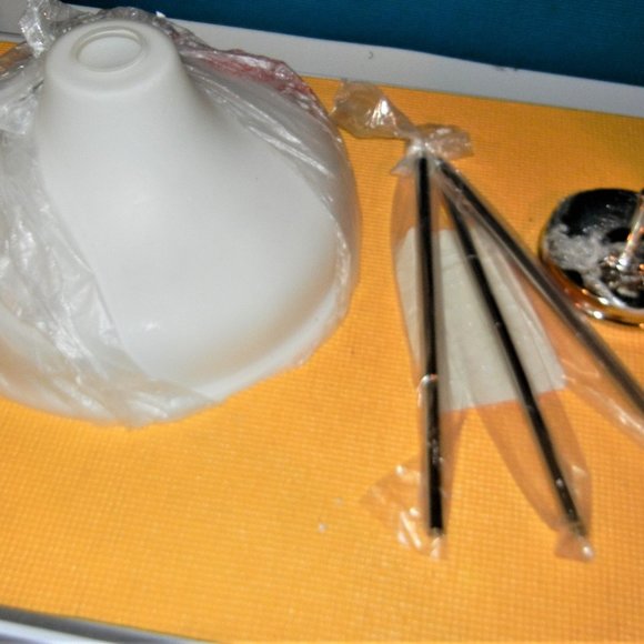 QUOIZEL / ARTISAN PENDANT FIXTURE Ceiling Light - Picture 4 of 4